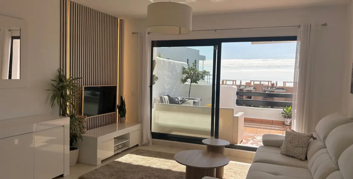 Sale of middle floor apartment in Doña Julia 18