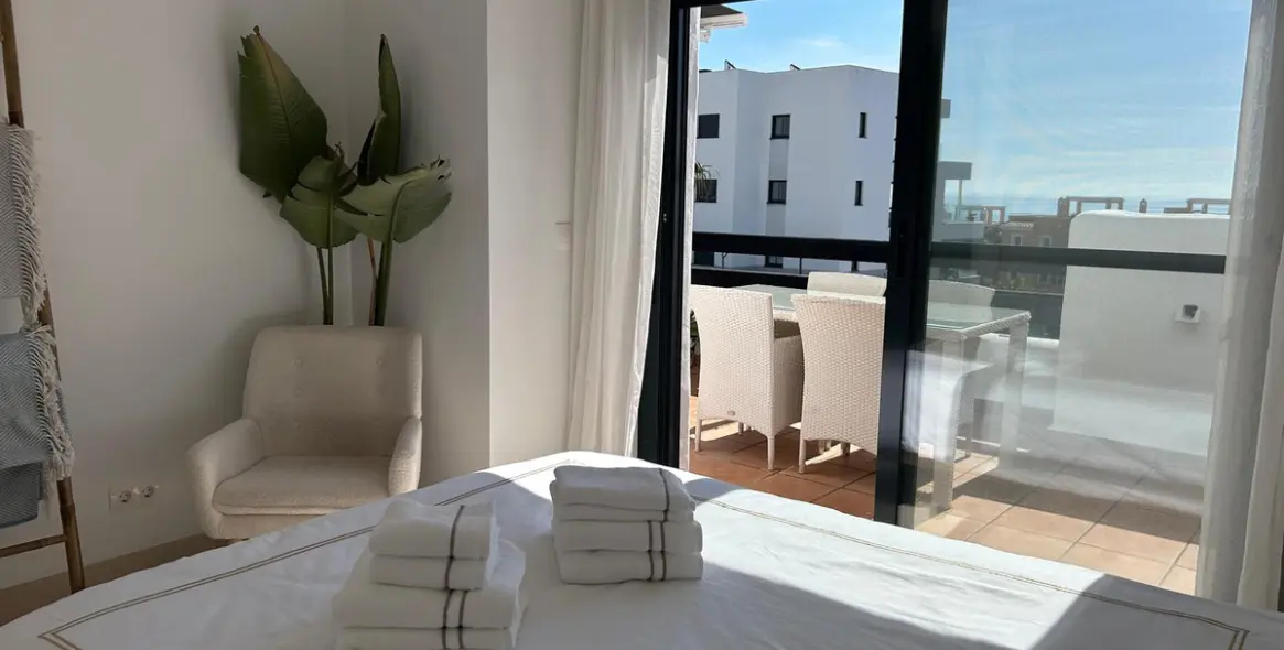 Sale of middle floor apartment in Doña Julia 32