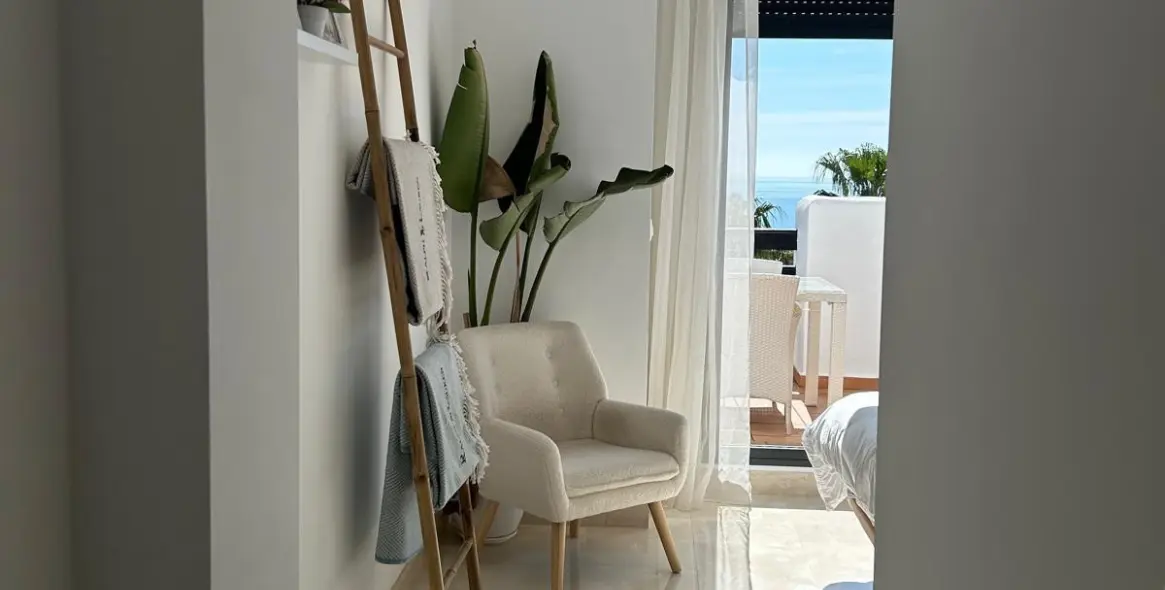 Sale of middle floor apartment in Doña Julia 37