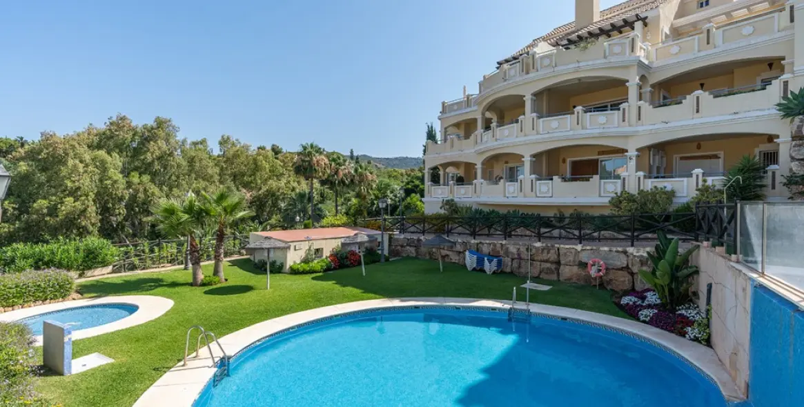 Продажа апартаментов на среднем этаже в Elviria 1