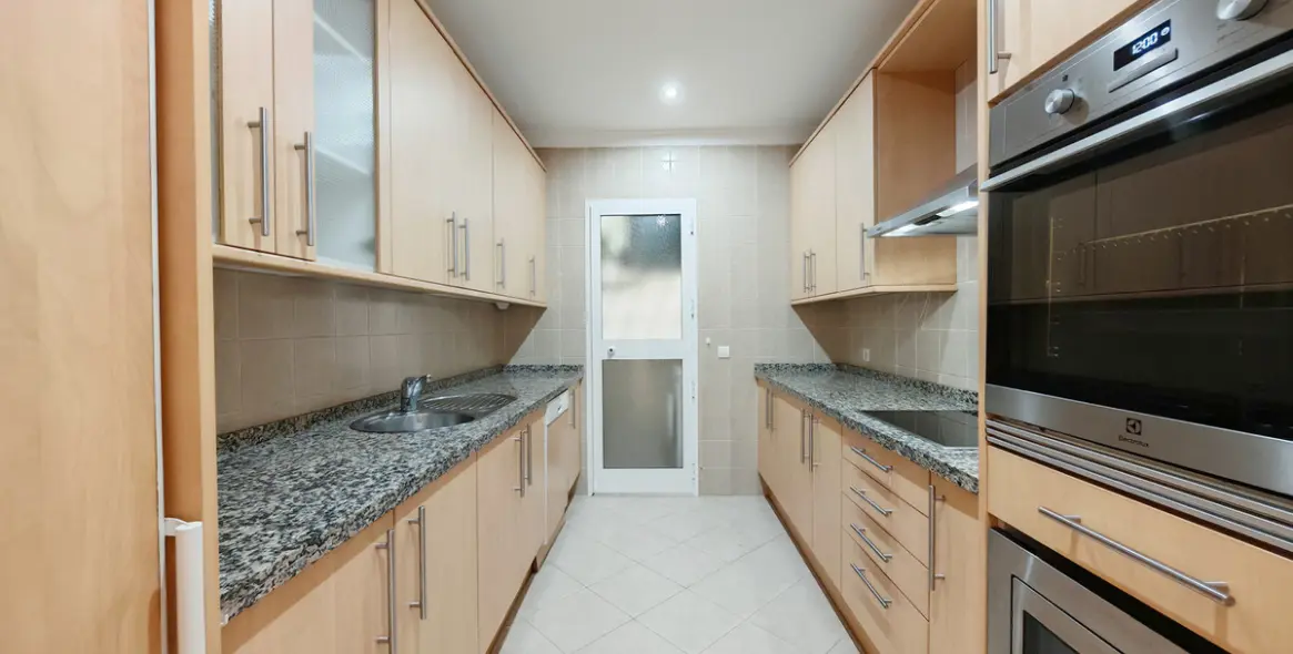 Продажа апартаментов на среднем этаже в Elviria 5