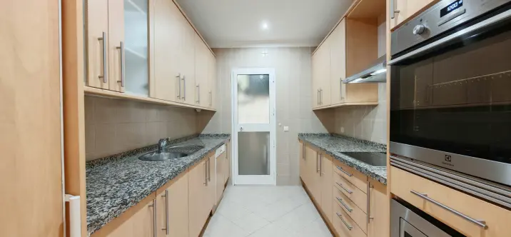 Sale of middle floor apartment in Elviria 4