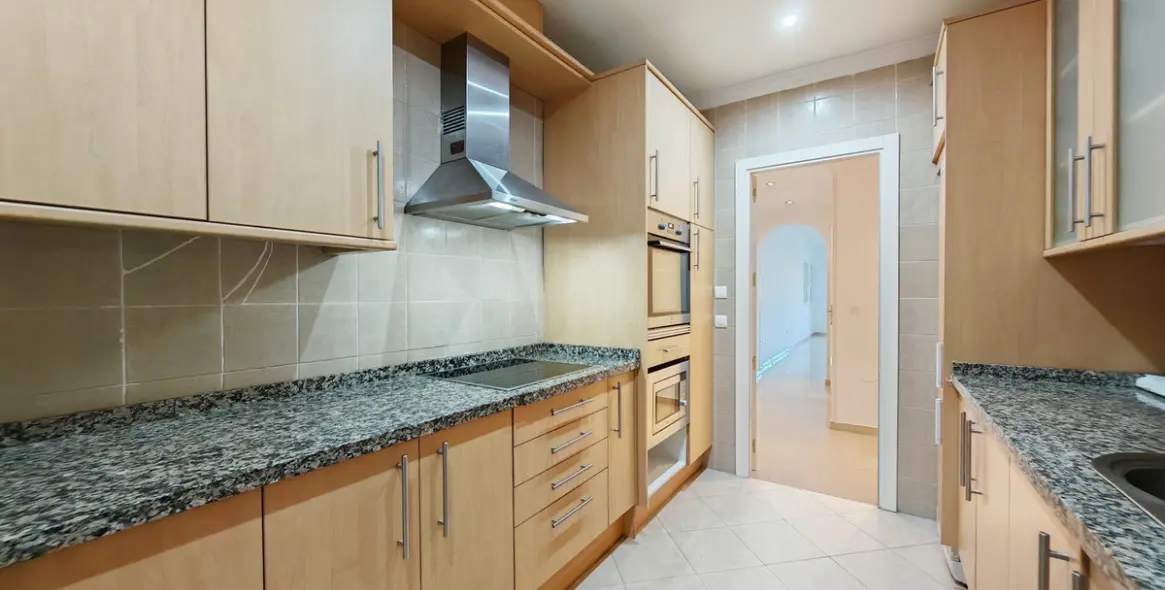 Продажа апартаментов на среднем этаже в Elviria 6