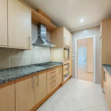 Sale of middle floor apartment in Elviria