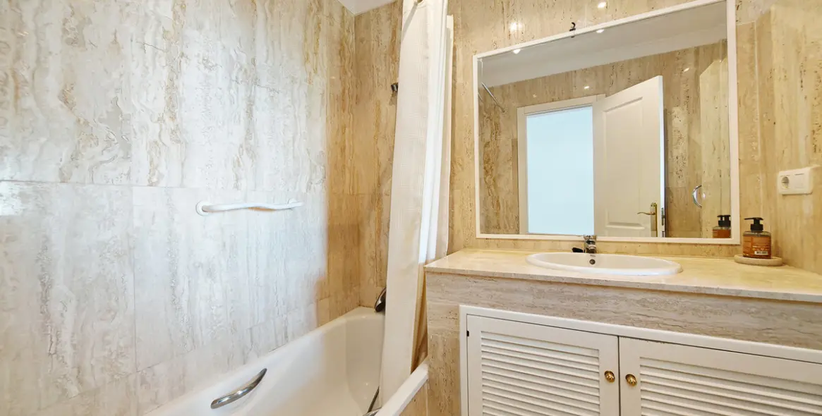 Продажа апартаментов на среднем этаже в Elviria 8