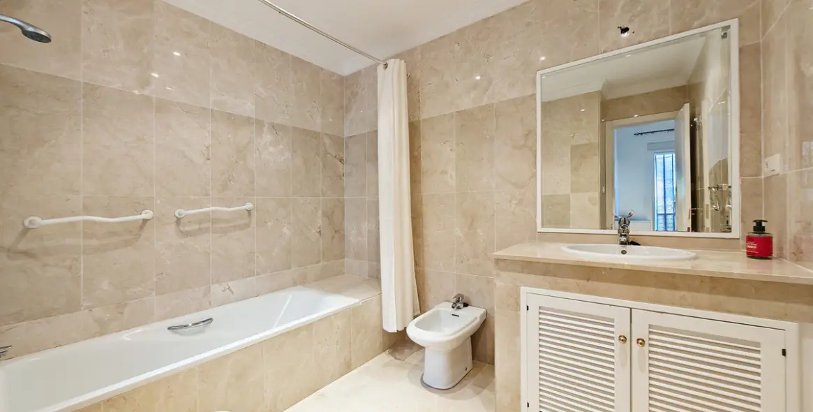 Продажа апартаментов на среднем этаже в Elviria 10