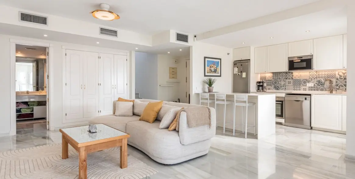 Продажа двухуровневого пентхауса в Nueva Andalucía 3