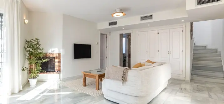 Продажа двухуровневого пентхауса в Nueva Andalucía 3