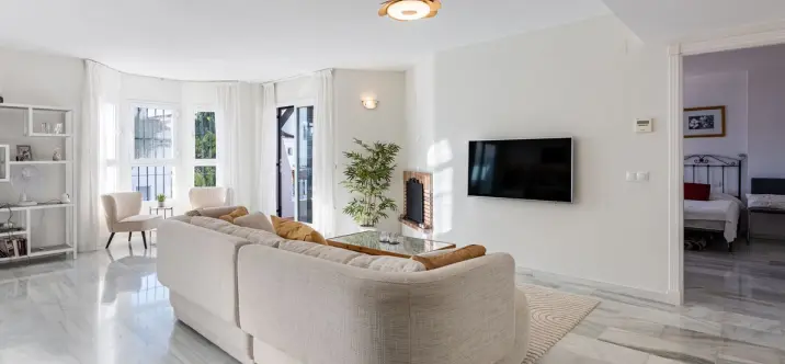 Продажа двухуровневого пентхауса в Nueva Andalucía 4