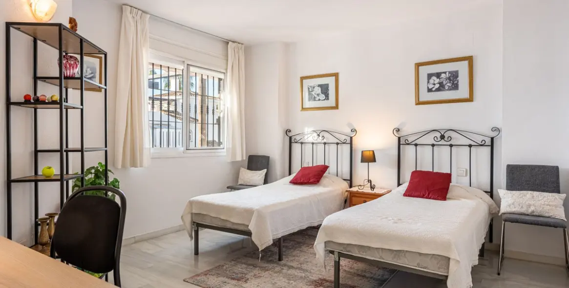 Продажа двухуровневого пентхауса в Nueva Andalucía 11