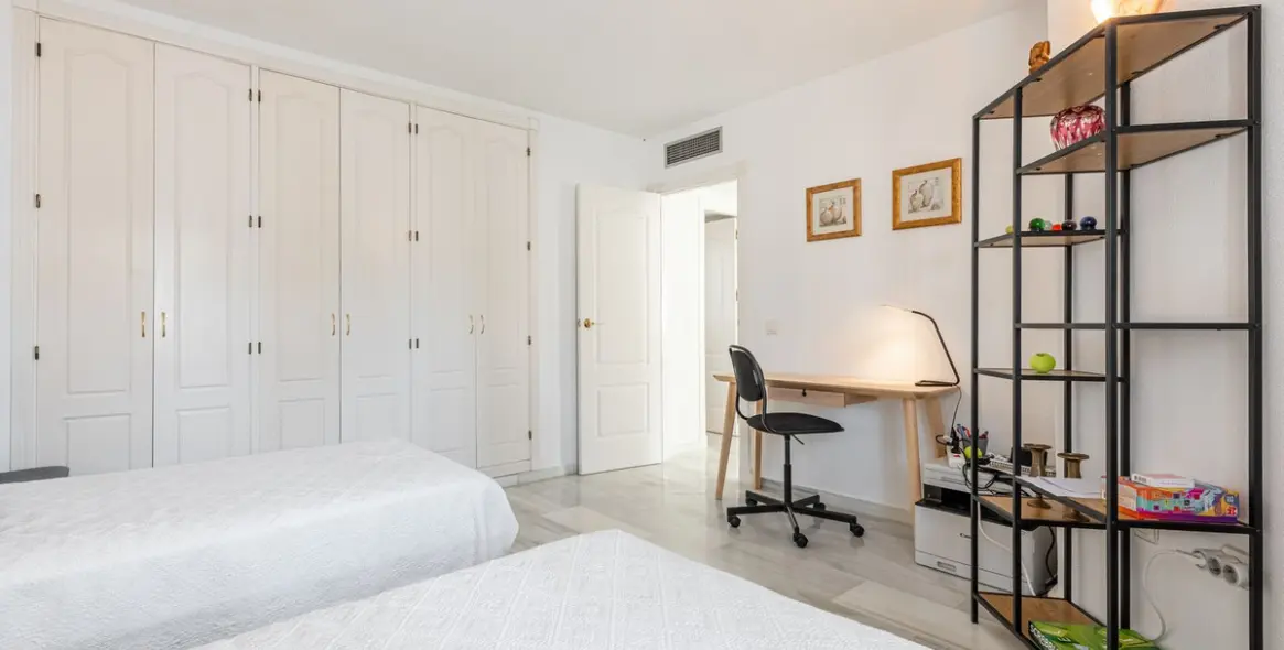 Продажа двухуровневого пентхауса в Nueva Andalucía 12