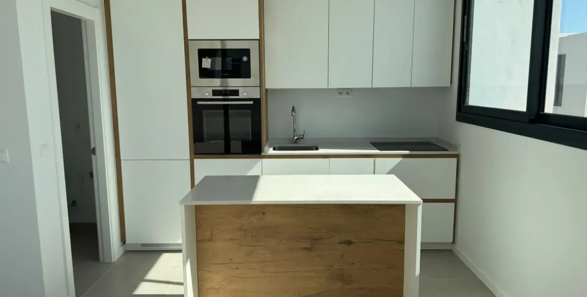 Sale of penthouse in Estepona 3