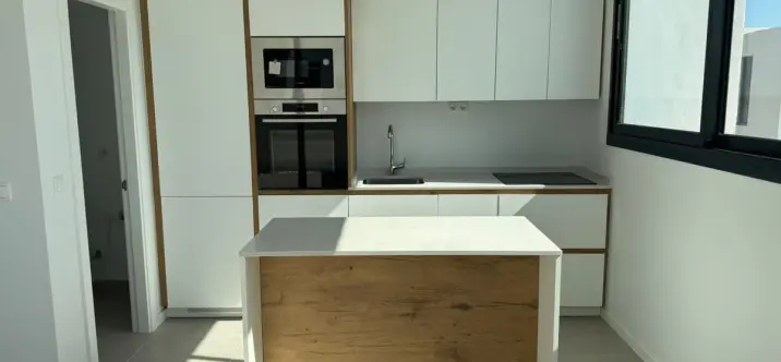 Sale of penthouse in Estepona 2