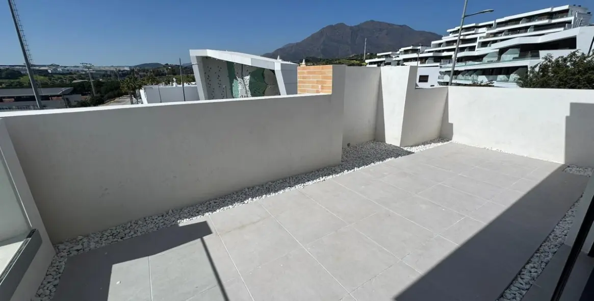 Sale of penthouse in Estepona 8