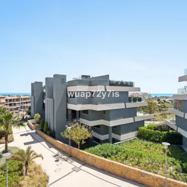 Venta de apartamento en planta media en Estepona