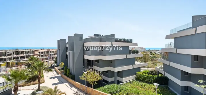 Venta de apartamento en planta media en Estepona 1