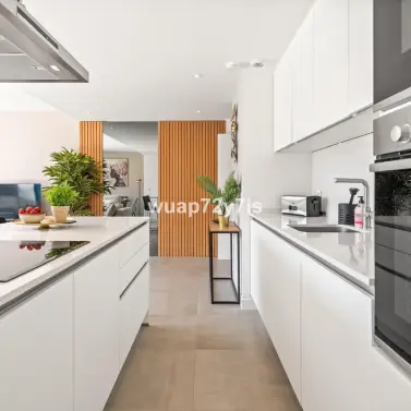 Venta de apartamento en planta media en Estepona