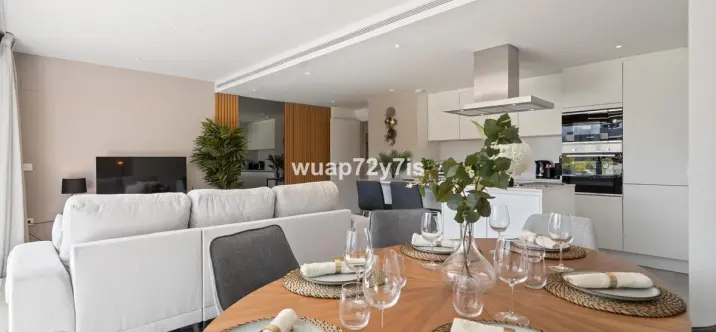 Venta de apartamento en planta media en Estepona 3