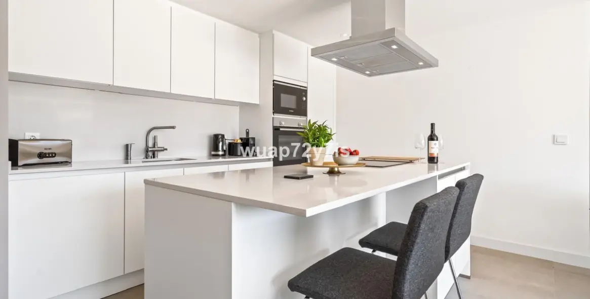 Sale of middle floor apartment in Estepona 5