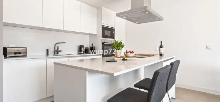 Venta de apartamento en planta media en Estepona 4