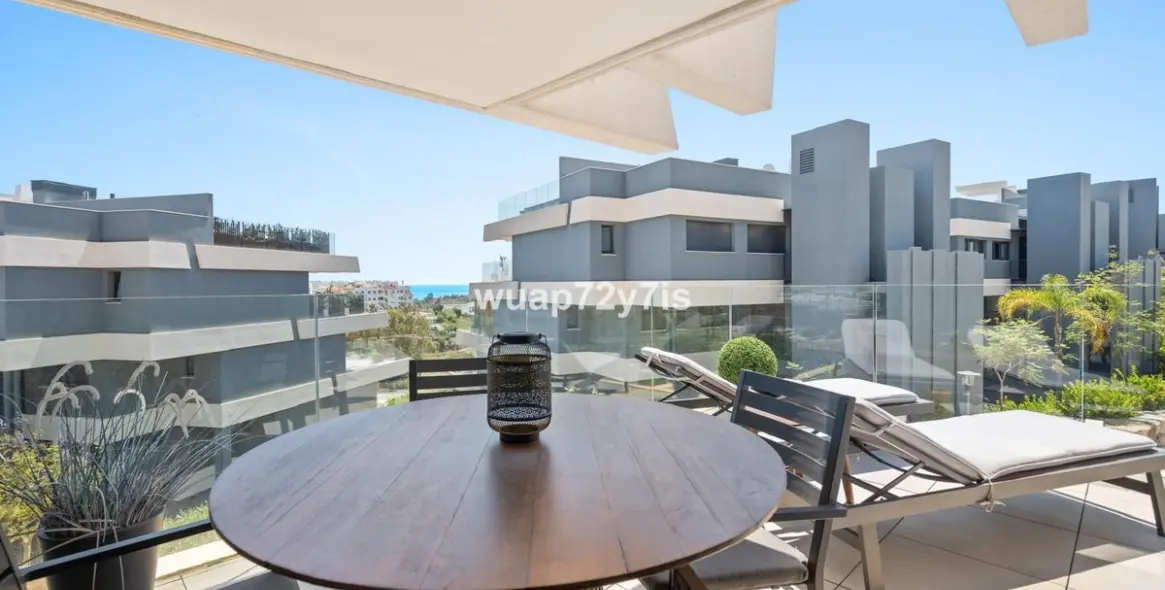 Sale of middle floor apartment in Estepona 8