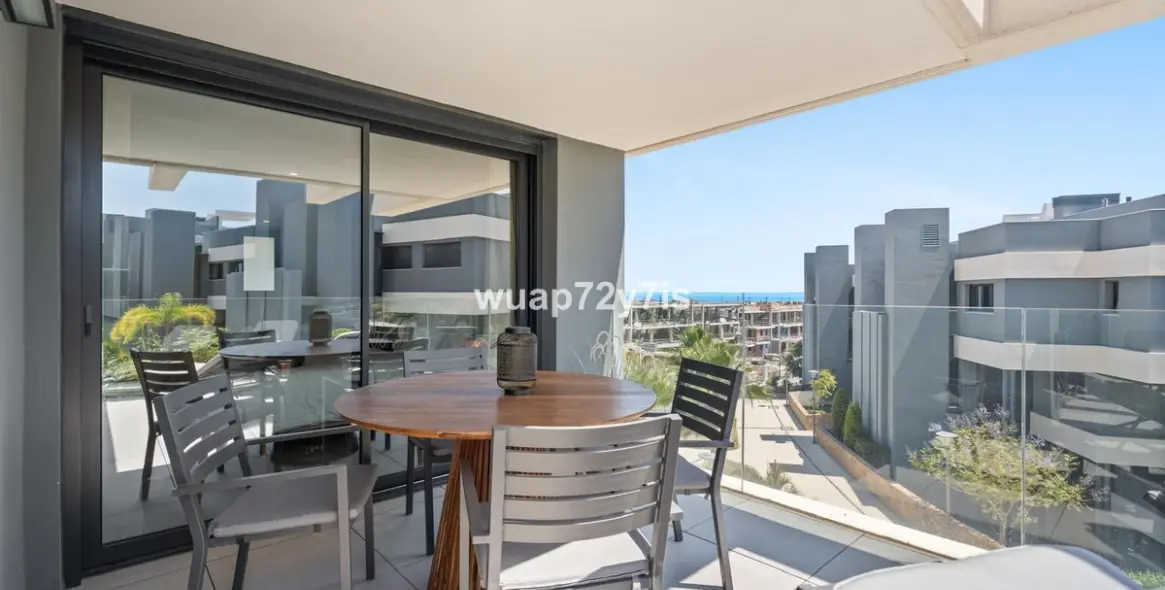 Sale of middle floor apartment in Estepona 11