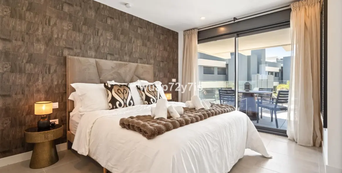 Sale of middle floor apartment in Estepona 14