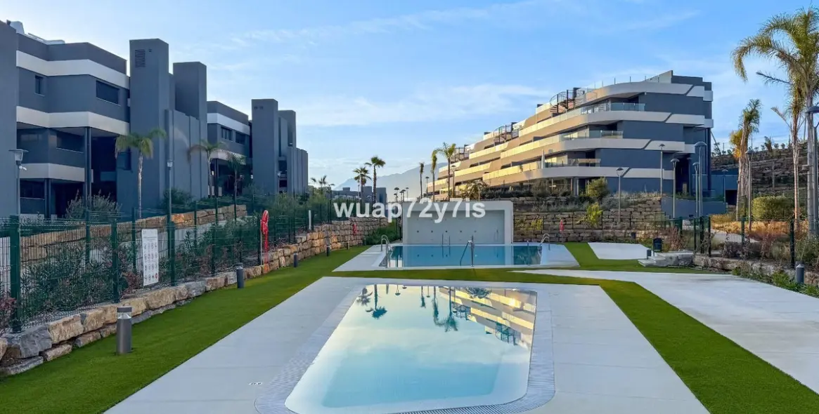 Sale of middle floor apartment in Estepona 15