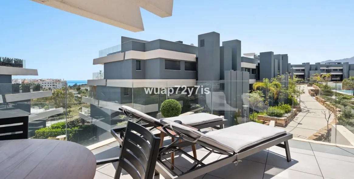 Sale of middle floor apartment in Estepona 20