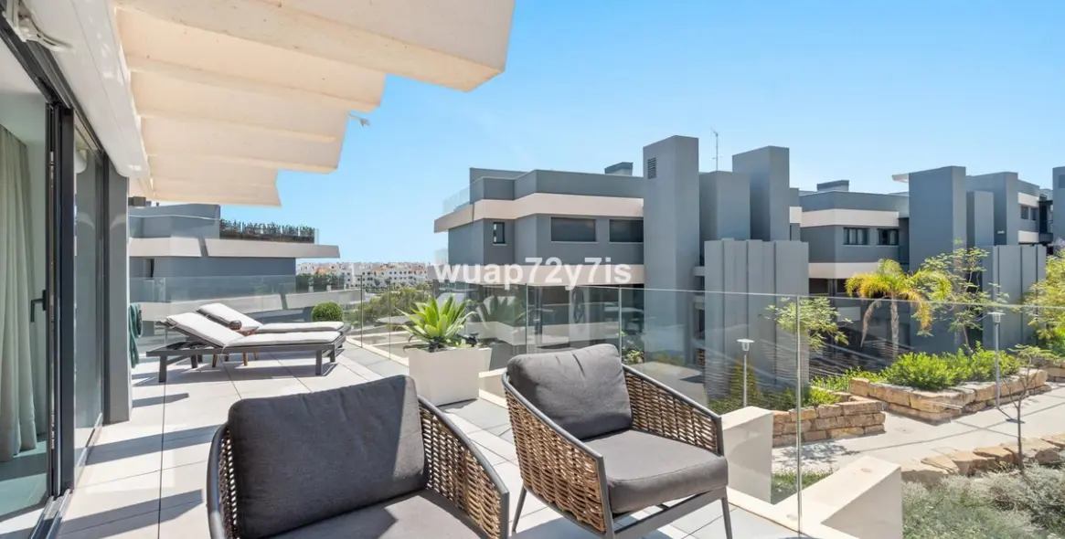 Sale of middle floor apartment in Estepona 21