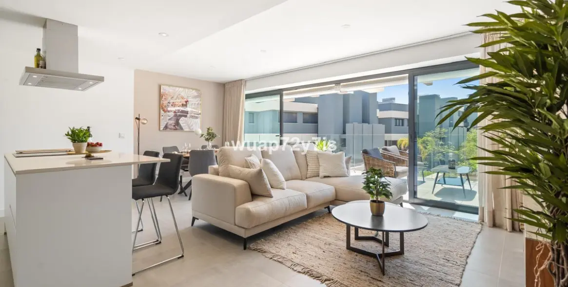 Sale of middle floor apartment in Estepona 23