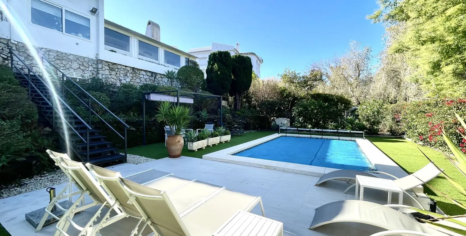 Sale of detached villa in Cerros del Aguila 1