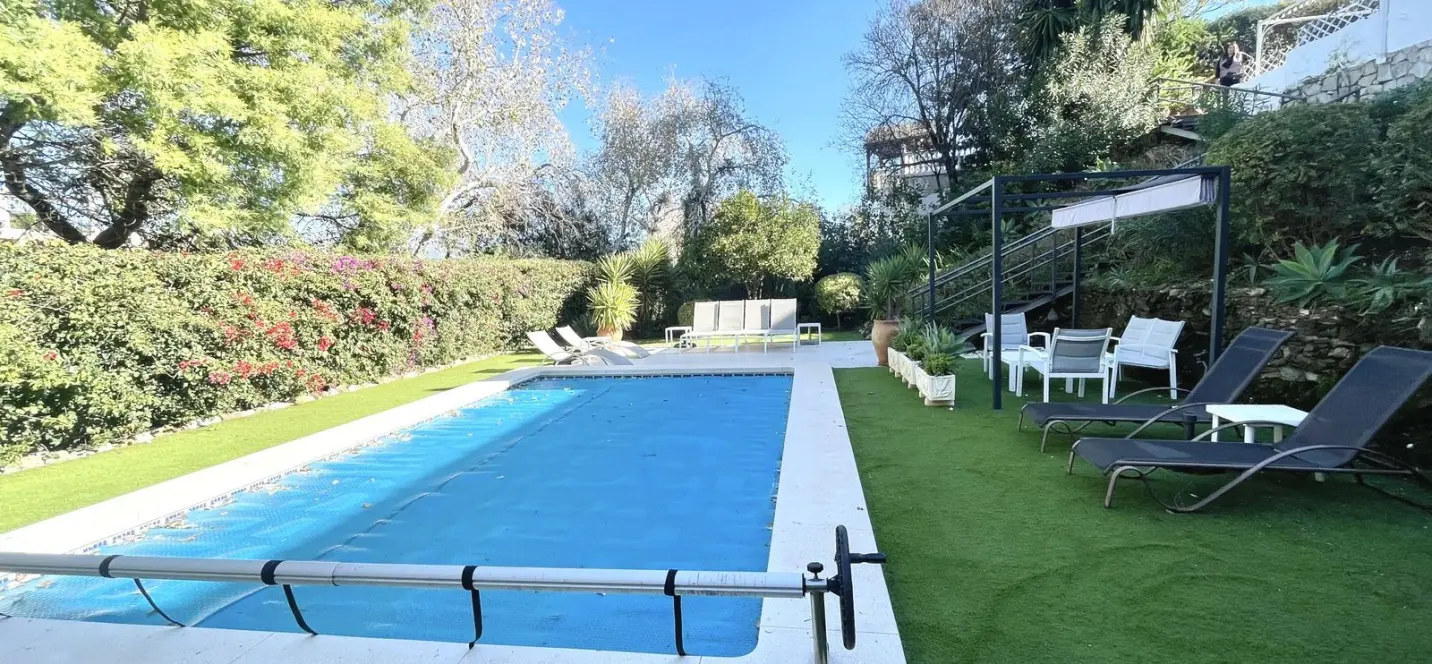 Venta de villa independiente en Cerros del Aguila 1