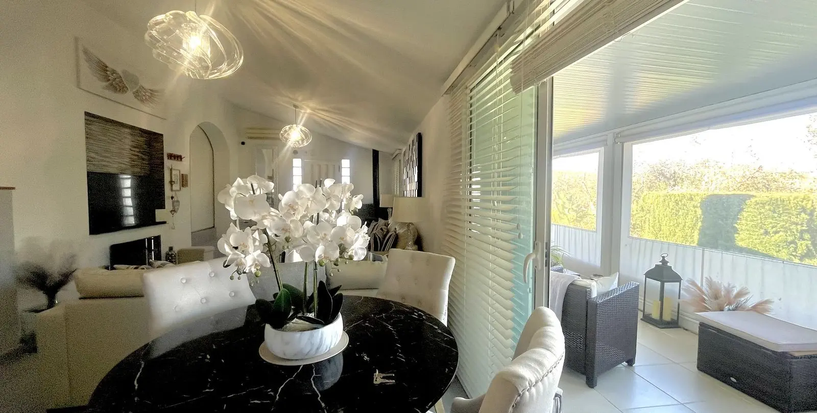 Sale of detached villa in Cerros del Aguila 16