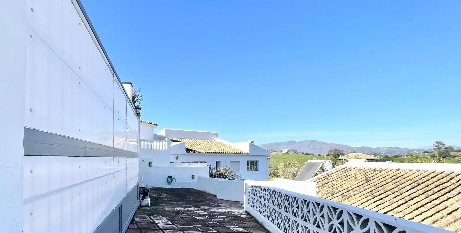 Sale of detached villa in Cerros del Aguila 18