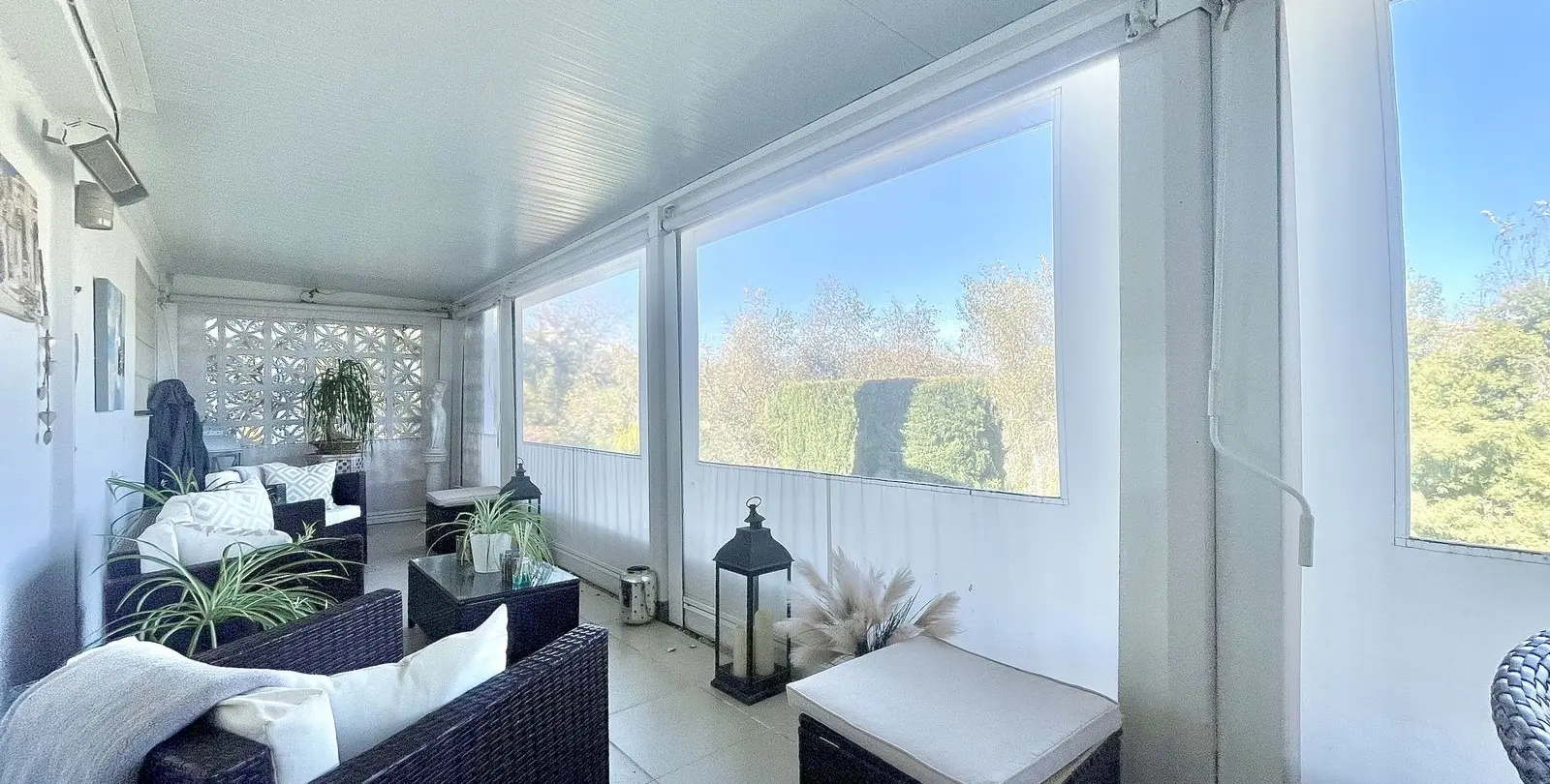 Sale of detached villa in Cerros del Aguila 28