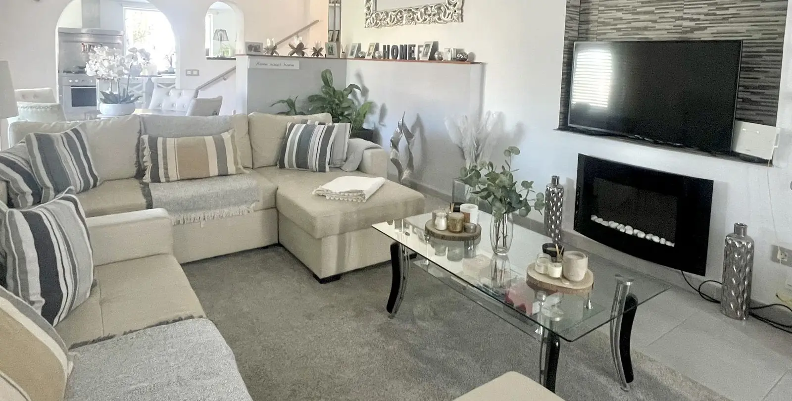 Sale of detached villa in Cerros del Aguila 42