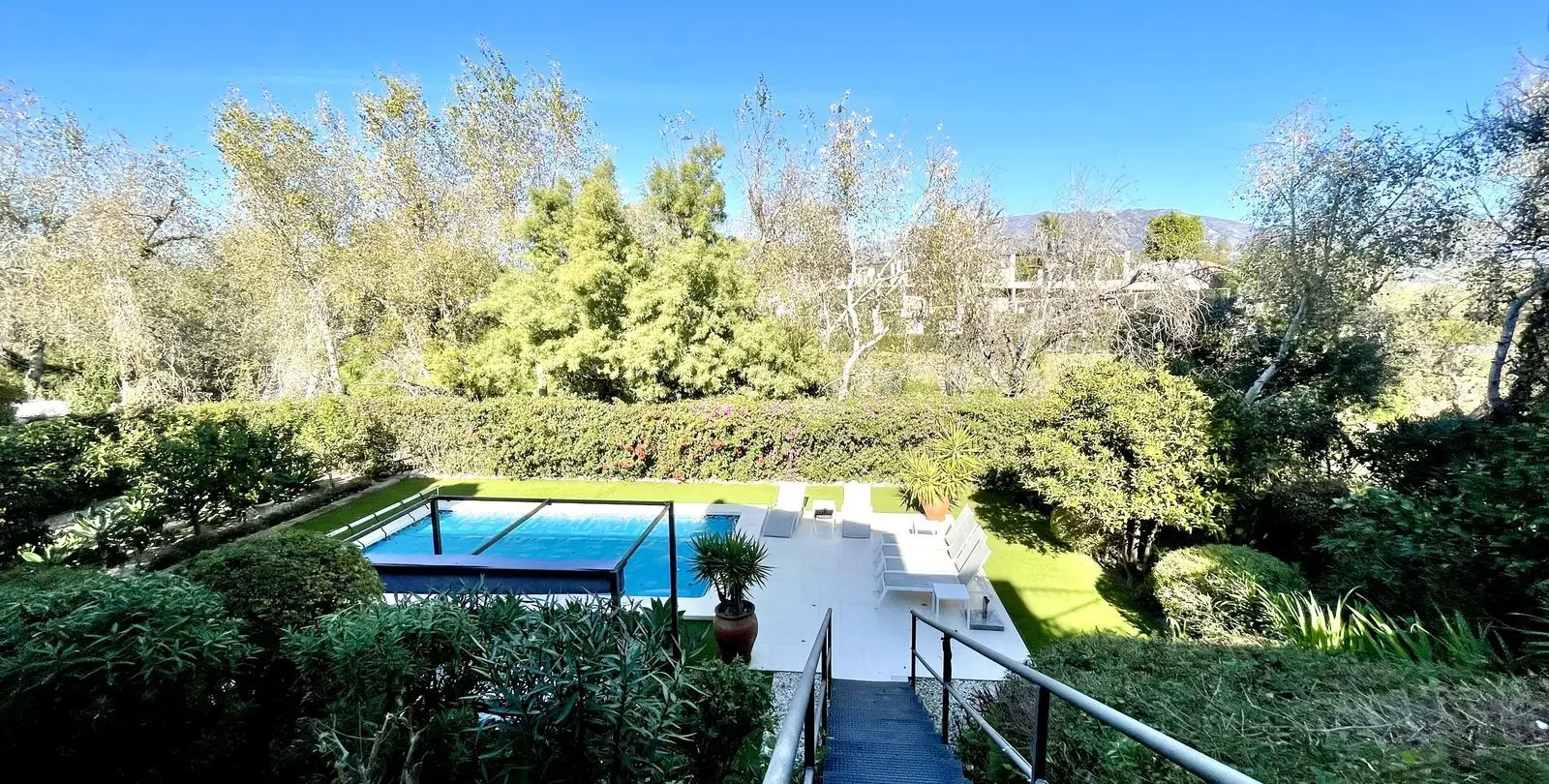Sale of detached villa in Cerros del Aguila 56