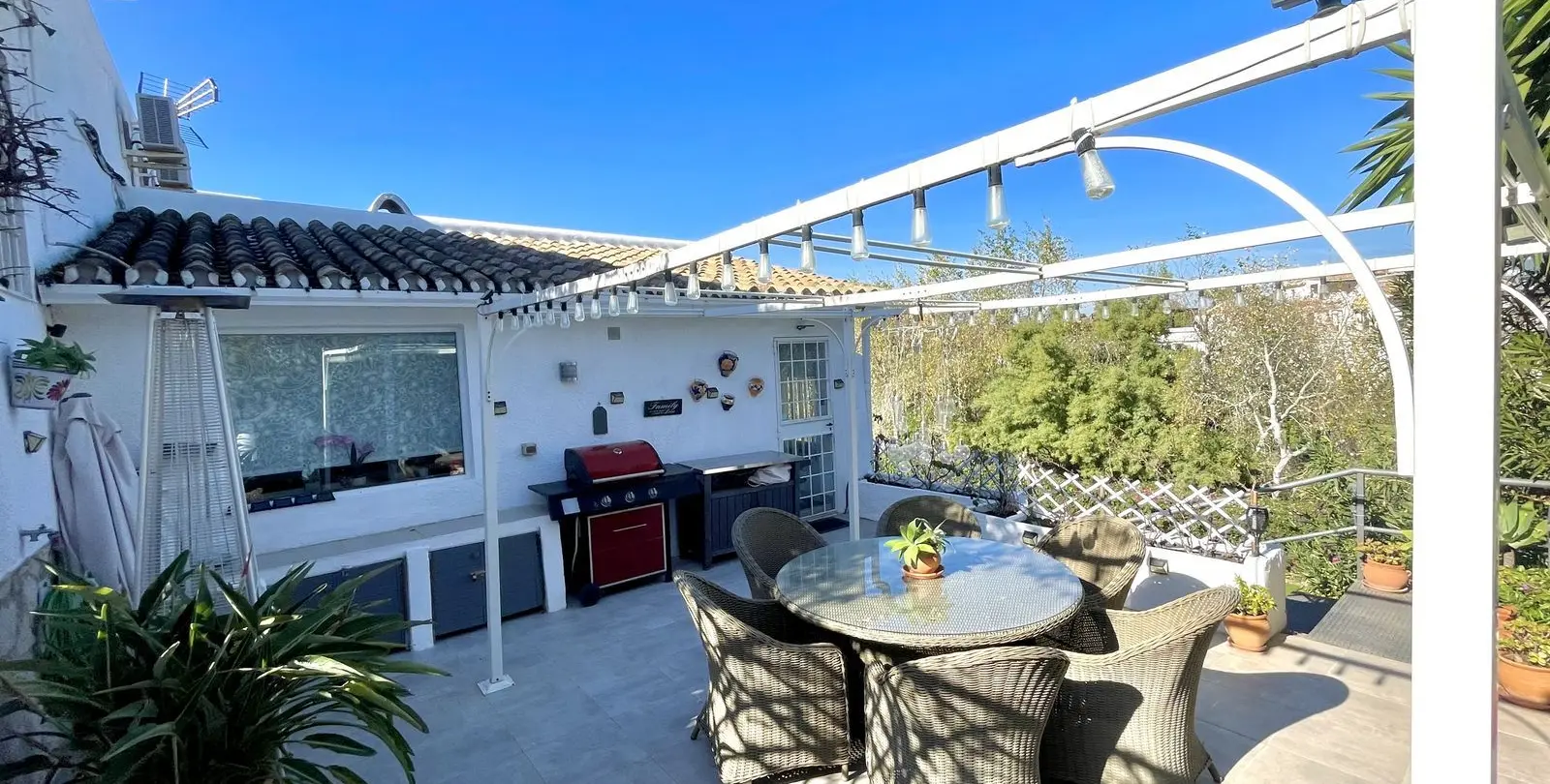 Sale of detached villa in Cerros del Aguila 57