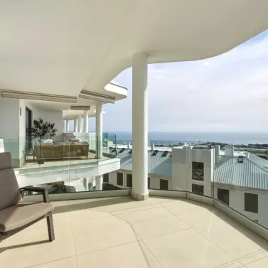 Sale of middle floor apartment in Higueron