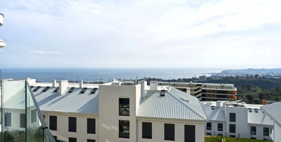 Sale of middle floor apartment in Higueron 2