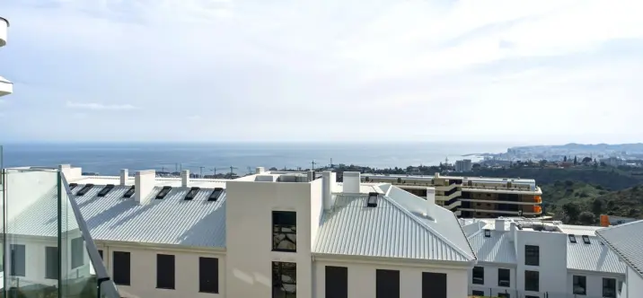 Sale of middle floor apartment in Higueron 1