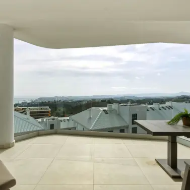 Sale of middle floor apartment in Higueron