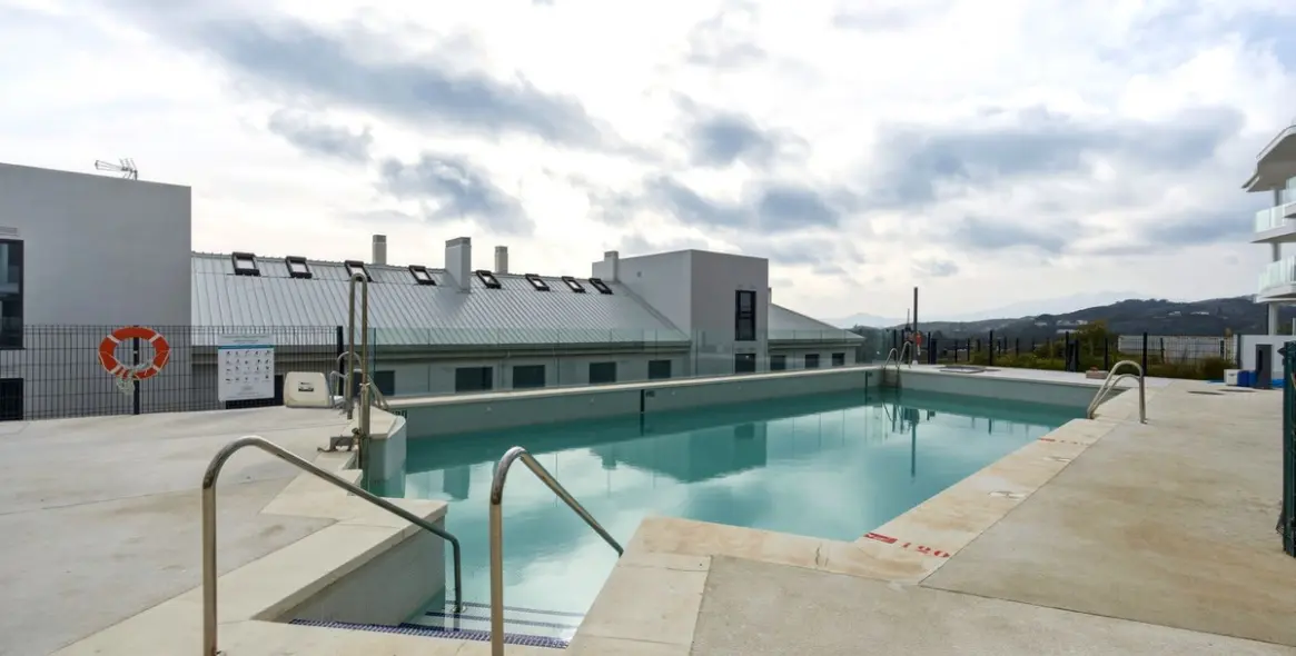 Sale of middle floor apartment in Higueron 7