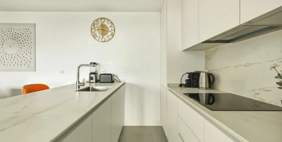 Sale of middle floor apartment in Higueron 8