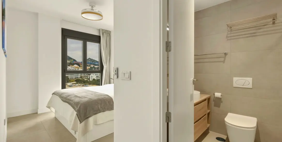 Sale of middle floor apartment in Higueron 9