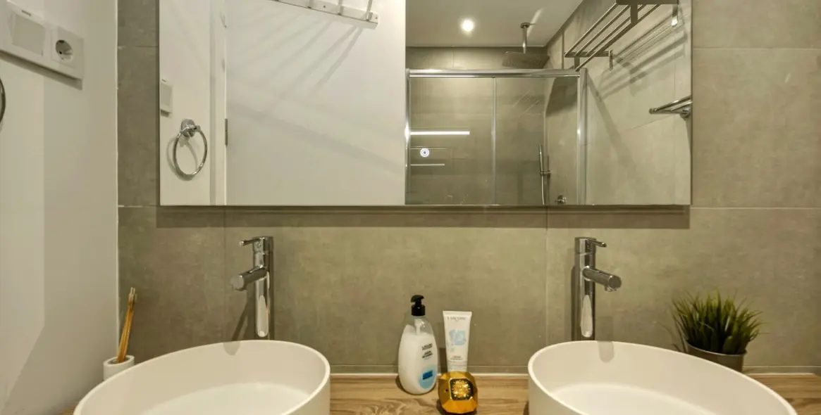 Sale of middle floor apartment in Higueron 10