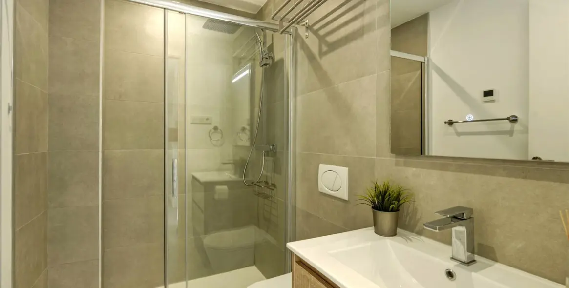 Sale of middle floor apartment in Higueron 11