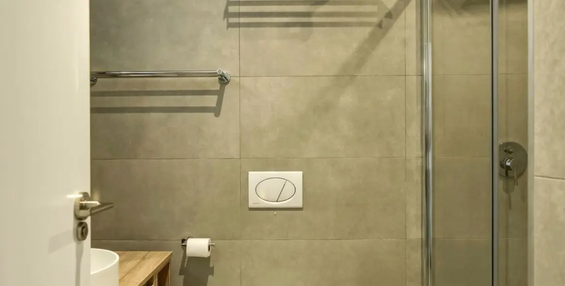 Sale of middle floor apartment in Higueron 12