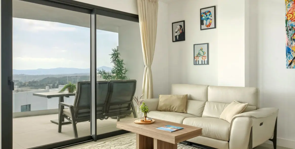 Sale of middle floor apartment in Higueron 17